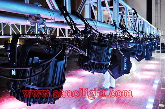 湖南彬州市一中學燈光系統(tǒng)（電腦搖頭燈,LED燈光）